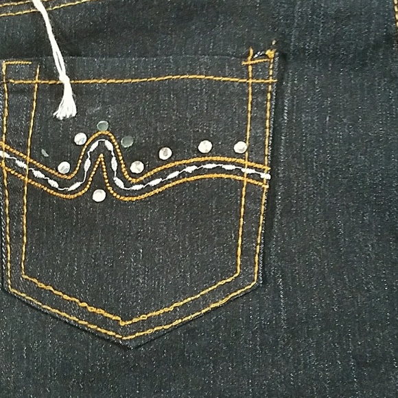 Jean - Picture 3 of 5